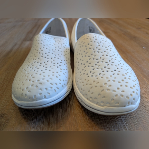 CLARKS Cloudsteppers Breeze Emily in White Size 9 - Picture 6 of 9